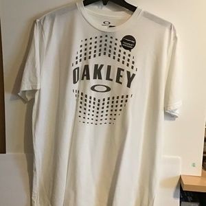 NWT Oakley Men’s Short sleeve Tshirt - XXL